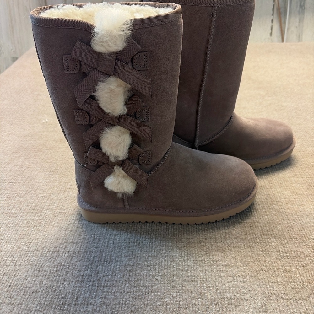 Koolaburra by UGG Brown Faux Fur Bow Tall Boots Women’s Size 6 new without box